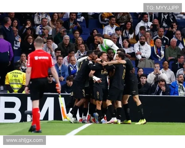 皇马主场激战瓦伦西亚巅峰对决再掀西甲豪门荣耀之争 皇马主场激战瓦伦西亚巅峰对决再掀西甲豪门荣耀之争