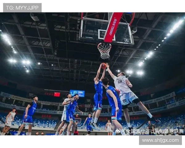 新疆广汇与对手激战正酣 球场激情对决掀起新一轮赛季热潮