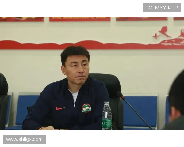 李玮锋：从足球场上的硬汉到足球文化推广的先锋人物